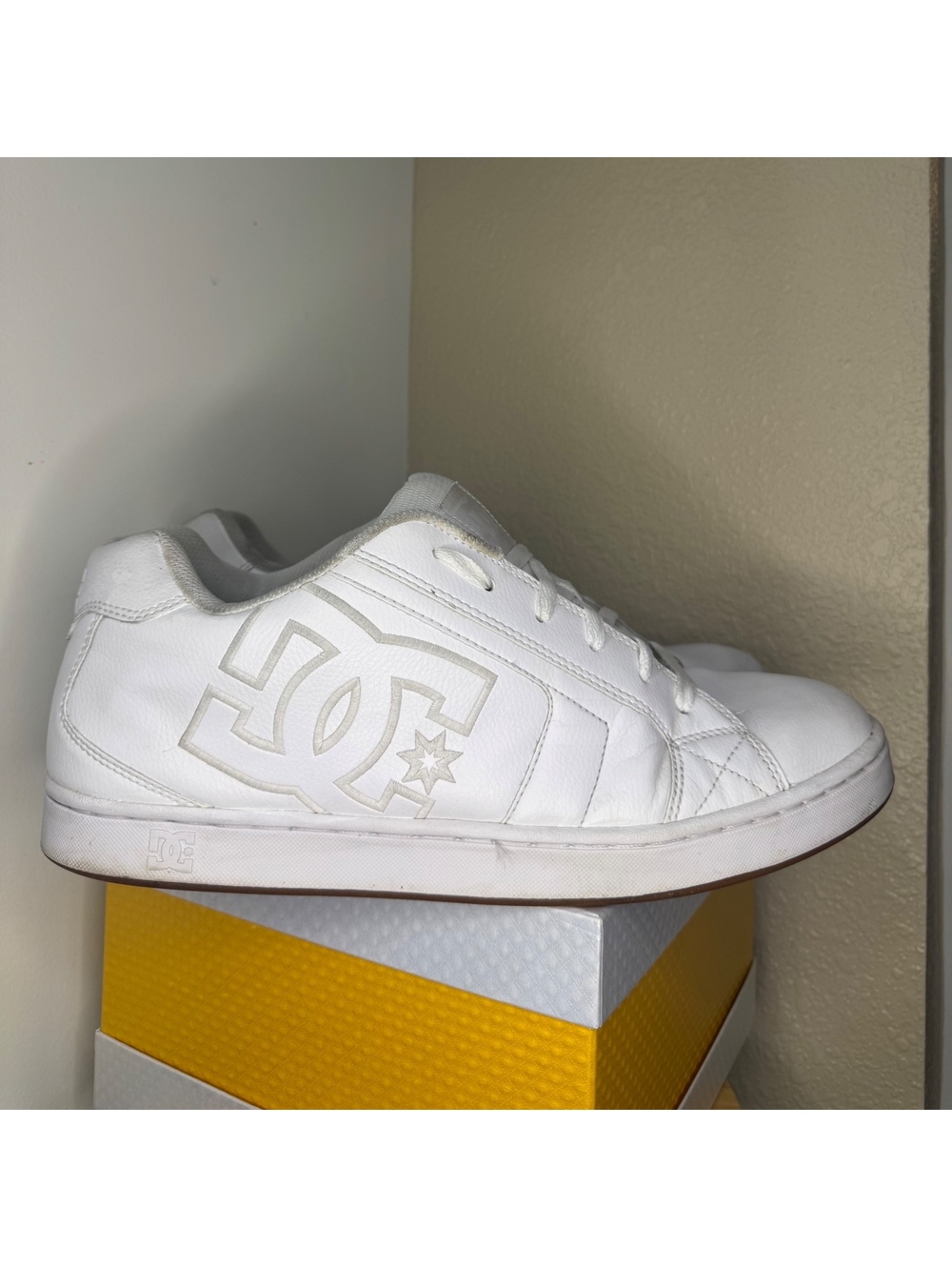 DC Court Graffik White Leather Skate Shoes Men’s Size 14 Gum Sole 302361